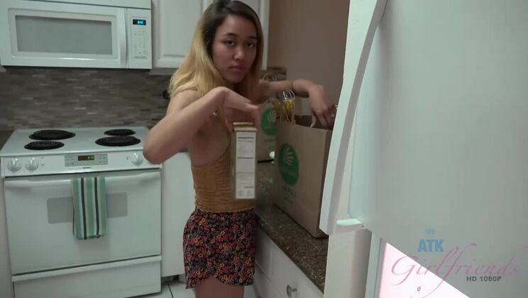 ATK Girlfriends - Aria Skye - Aria Skye Meets You For The First Time In Hawaii! / 26.08.2021