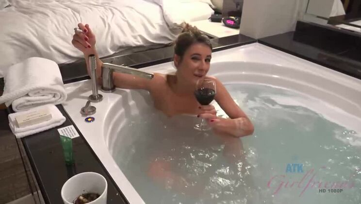 ATK Girlfriends - Tara Ashley - Tara Made It To Vegas, And She Is A Sexy Delight! - Tara Ashley / 17.05.2021