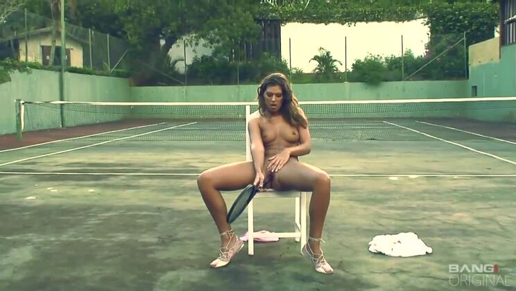 BANG.com - Hannah Hunter - Hannah Hunter Pummels Her Pussy And Ass With Tennis Racket / 22.07.2021