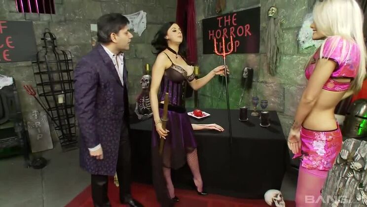 BANG.com - Jasmine Has A Threesome In The Horror Shop / 06.08.2021