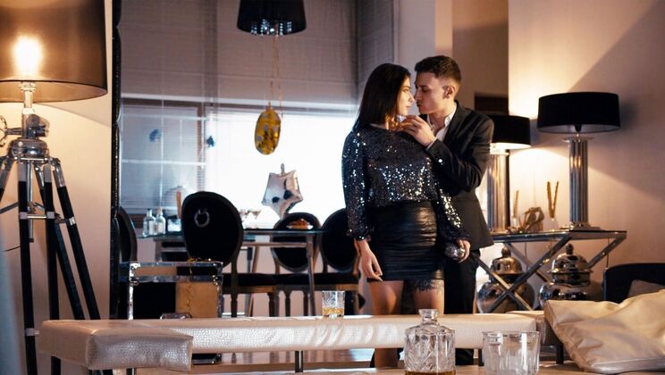 Brazzers - Charlie Dean - Liya Silver - The Perfect Gift / 07.04.2026