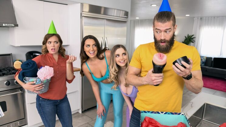 Brazzers - Xander Corvus - Codi Vore - Nolina Nyx - Smashing My Hot Lesbian Roommates / 06.05.2021