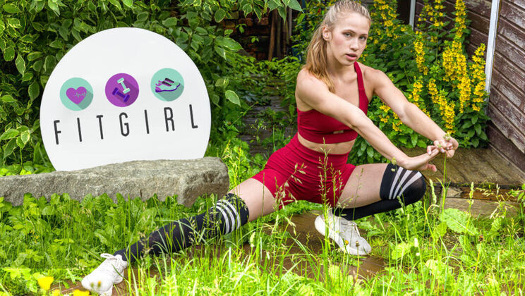 Club Sweethearts - Nika Murr - Nika Murr stretches her pussy / 28.07.2025