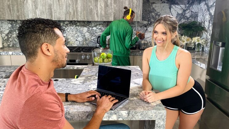 Crazy College GFs - Alex Jones - Angie Faith - Big Naturals Kitchen Cheater / 02.06.2024