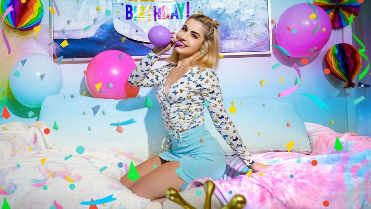 Exxxtra Small - Charles Dera - Chanel Camryn - Early to the Party / 25.08.2022