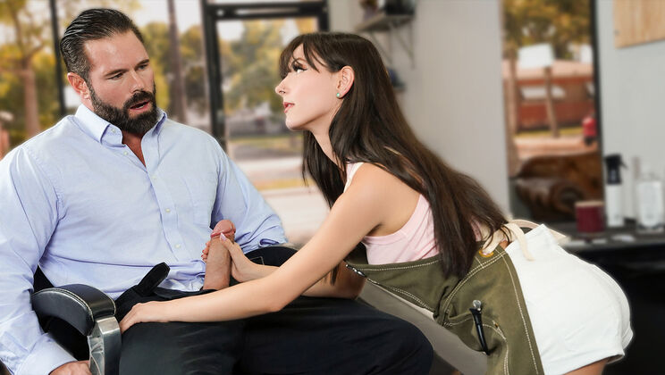 Exxxtra Small - GI Joey - Serena Hill - Serena’s Deluxe Package / 10.08.2023