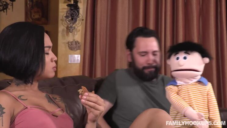 Family Hookups - Honey Gold - Honey Gold In Letting My Fake Niece Down / 12.09.2021