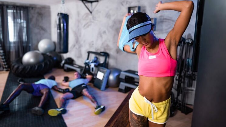 Fitness Rooms - Max Dior - Eddy Blackone - Capri Lmonde - Wild threesome makes teen squirt / 21.10.2021