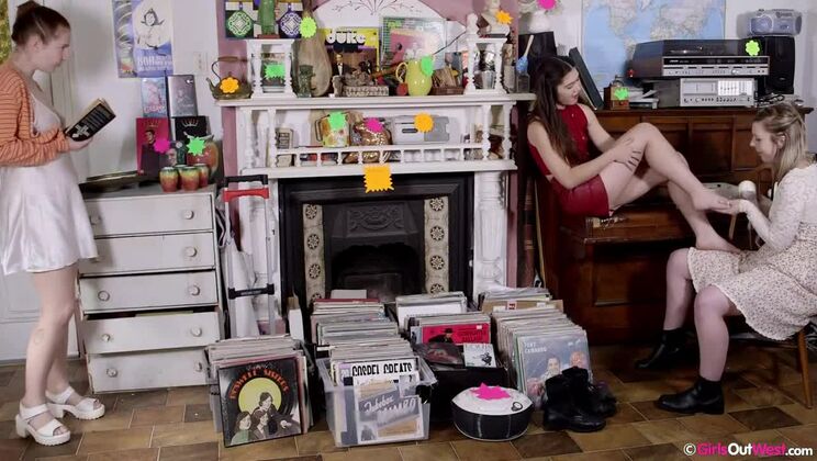 Girls Out West - Dusty - Mae - Dusty & Mae - Garage Sale Pt1 / 23.06.2021