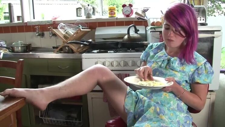 Girls Out West - Lilith - In The Kitchen With Lilith / 07.04.2021