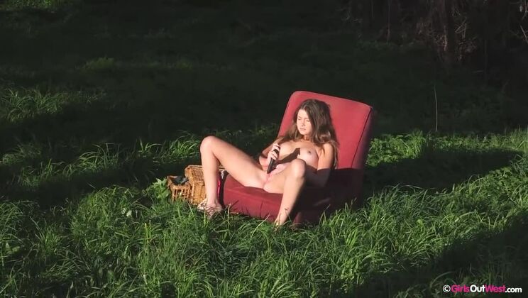 Girls Out West - Maddison - Maddison - Down By The River / 13.05.2021