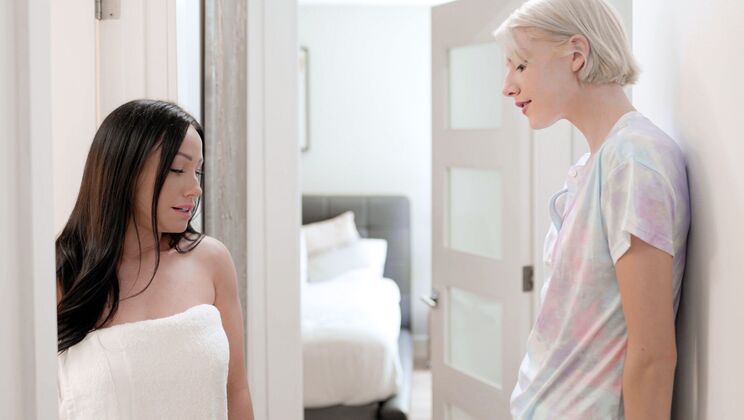 Girlsway - Jennifer White - Lena Anderson - Early Birds / 06.11.2022