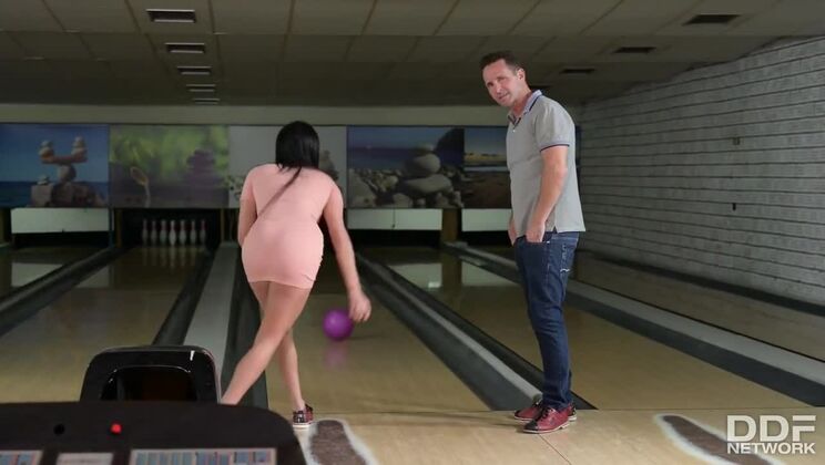 Hands On Hardcore - Anissa Kate - Nataly Gold - Nataly Gold, Anissa Kate - Girls At The Bowling Alley Do Some Good Ball-polishing / 03.05.2021