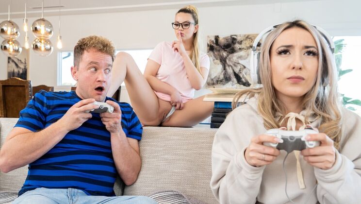 Hot Girls Game - Van Wylde - Heather Honey - Hot Nerd Cucks Gamer Girlfriend / 04.02.2023