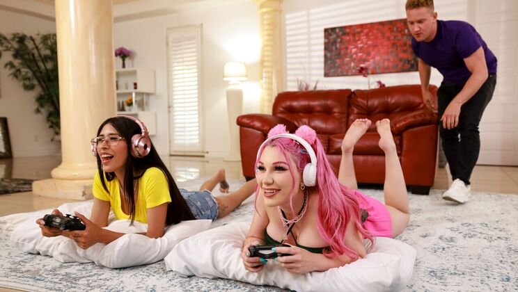 Hot Girls Game - Van Wylde - Lily Lou - Hot Gamer Craves Freeuse Anal / 17.09.2023