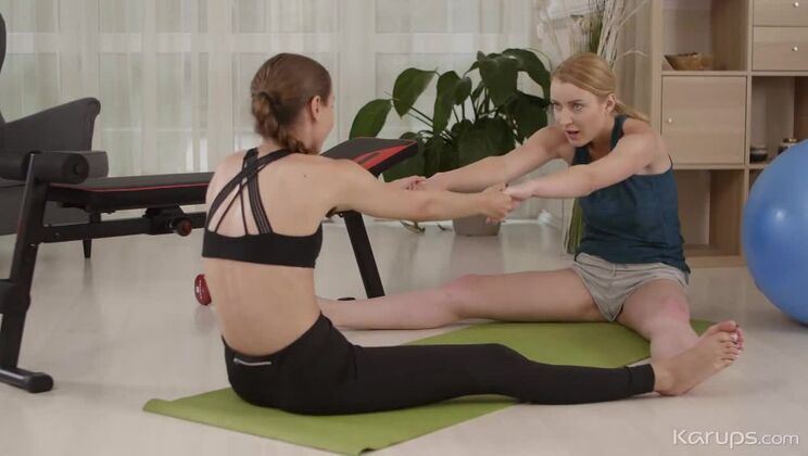 Karups Private Collection - Amaris - Stretchin Sluts - Amaris And Stefanie Moon / 08.03.2021