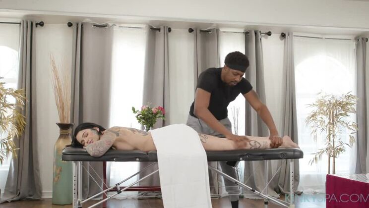Kinky Spa - Leigh Raven - Leigh Raven - Tattooed Babe Leigh Raven Gets Fucked By Her Hung Black Masseur / 31.08.2021