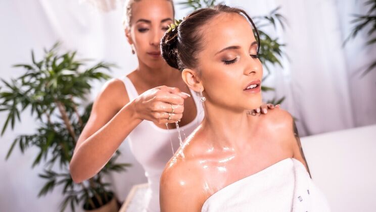 Massage Rooms - Jennifer Mendez - Emily Bright - Big boobs Czech girls scissoring / 14.06.2022