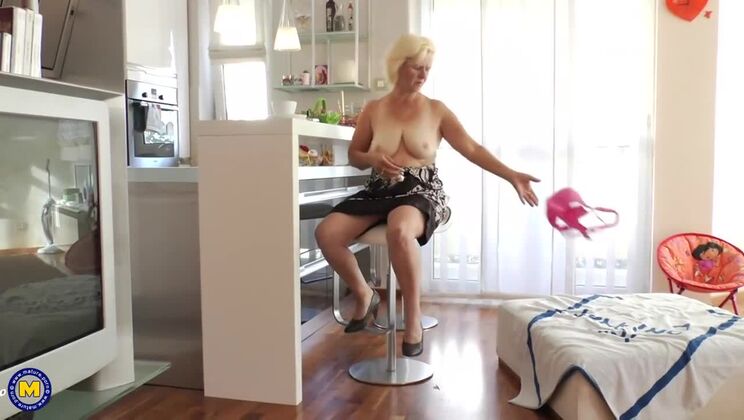 Mature.nl - Janice - Horny Housewife Janice Loves To Get Wet And Wild / 23.05.2021