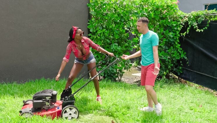 Milf Hunter - Naomi Foxxx - Johnny Love - Helping Out My MILF Neighbor / 03.03.2023