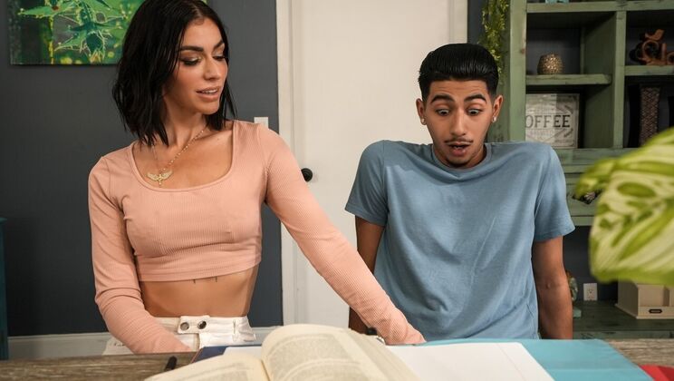 Mom Is Horny - Diego Perez - Venus Valencia - Help Me Stepmom! / 29.11.2024