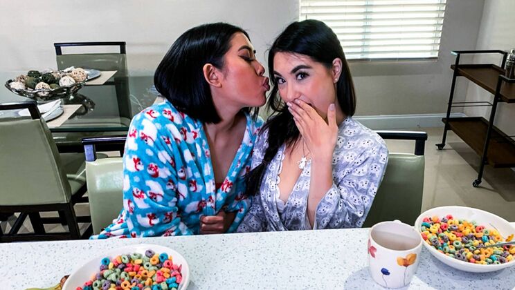 My Pervy Family - Mina Moon - Emerald Loves - My Sneaky Scissoring Step-Daughters / 24.12.2021