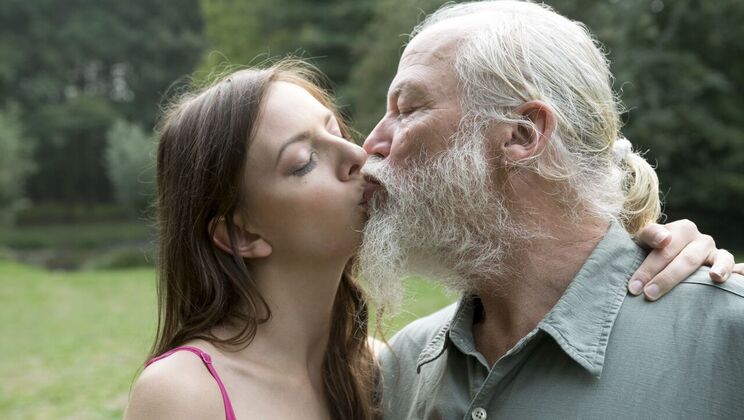 Oldje - Rebecca Ruby - Bruno - Photographing A Sexy Stranger / 02.08.2021