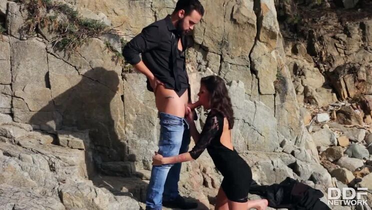 Only Blowjob - Verona Sky - Verona Sky - Vip Distraction: Hot Babe Blows Boyfriend’s Cock On Beach / 05.05.2021