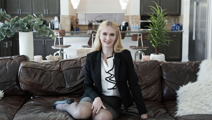 Perv Mom - Audrey Madison - Oliver Faze - Blindfold Prank / 19.11.2021