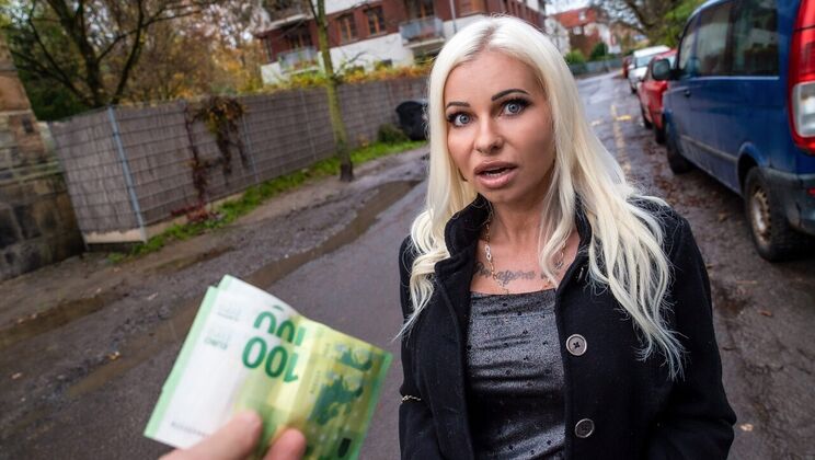 Public Agent - Martin Gun - Suzi Grande - The Blonde MILF Teacher / 23.03.2023