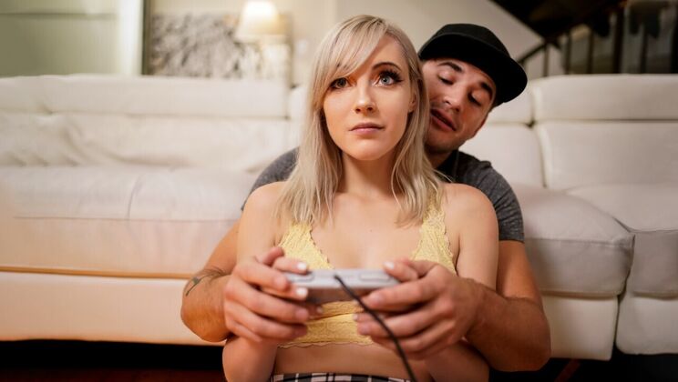 Reality Junkies - Nathan Bronson - Jamie Jett - Family Fun Scene 1 / 10.09.2021