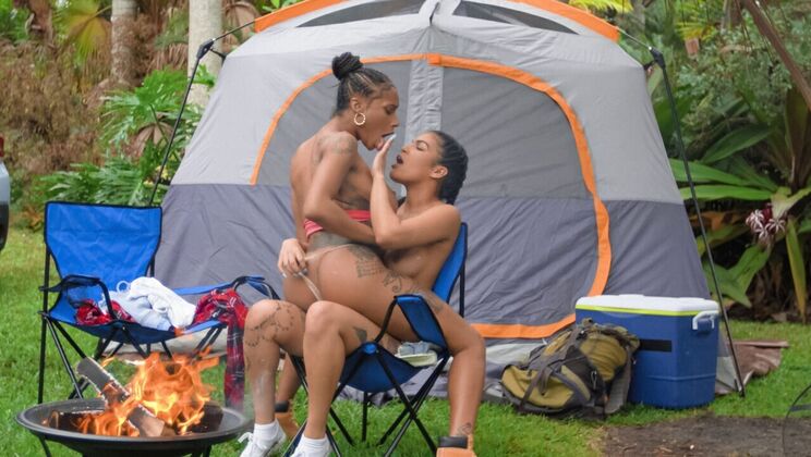 RK Prime - Sarai Minx - Maya Farrell - Licking Pussy by the Fire / 13.06.2022