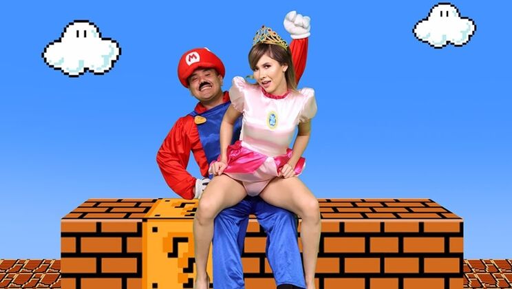 SEXMEX - Kari Cachonda - Esmeralda Duarte - Super Mario porno . Esmeralda Duarte and Kari Cachonda / 10.03.2023