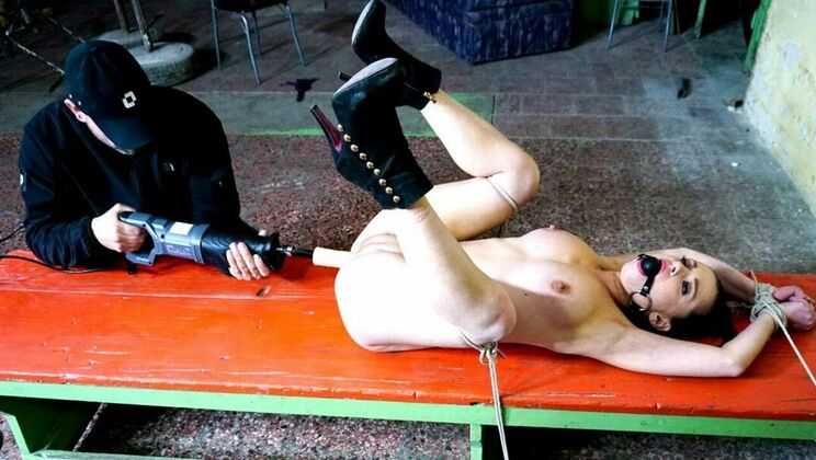 Submissed - Azoe - Azöe enjoys getting machine fucked / 29.08.2021