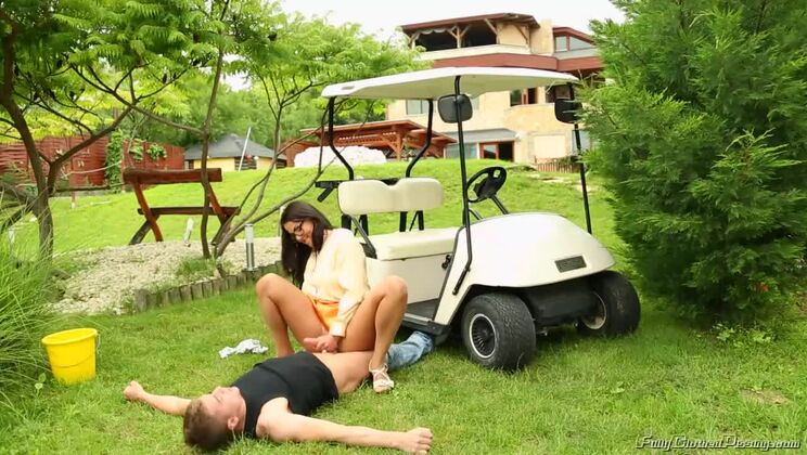 Tainster - Valentina Ross - Bella Anne - Golden Showers On The Greens With Valentina Ross And Bella Baby / 13.03.2021