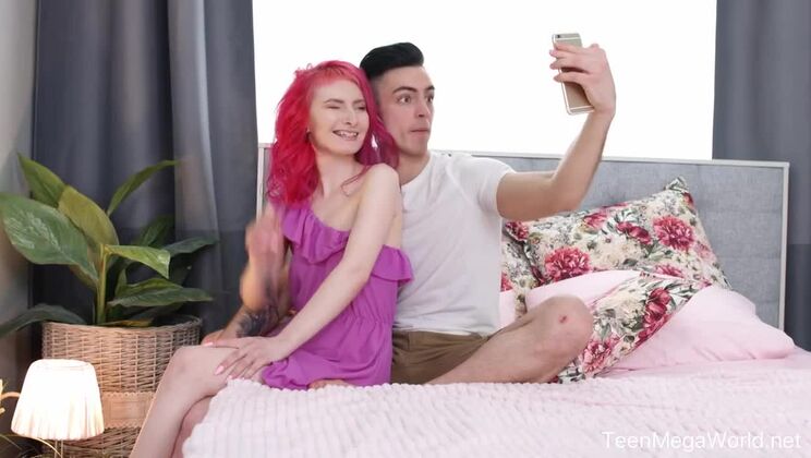 Teen Mega World - Alien Fox - Alien Fox In Pink-haired Babe Opens Pink Pussy / 16.03.2021