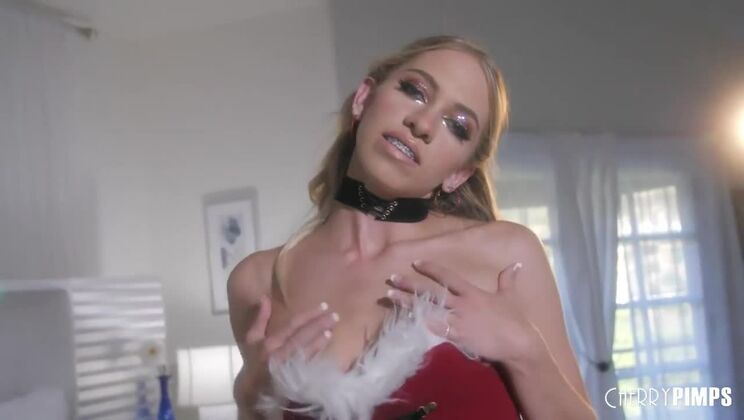 Wild On Cam - Khloe Kapri - Khloe Kapri - Wet Little Christmas Present / 26.01.2021