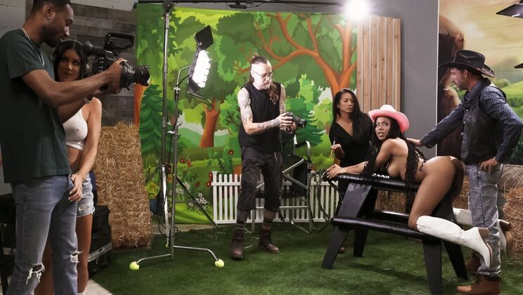 Work Me Harder - Kira Noir - Queenie Sateen - Hollywood Cash - Camera Guy Takes Two / 10.12.2023