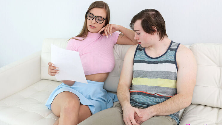 Younger Mommy - Kenzie Love - Trying To Focus My One Track Mind - S3:E1 / 12.02.2023